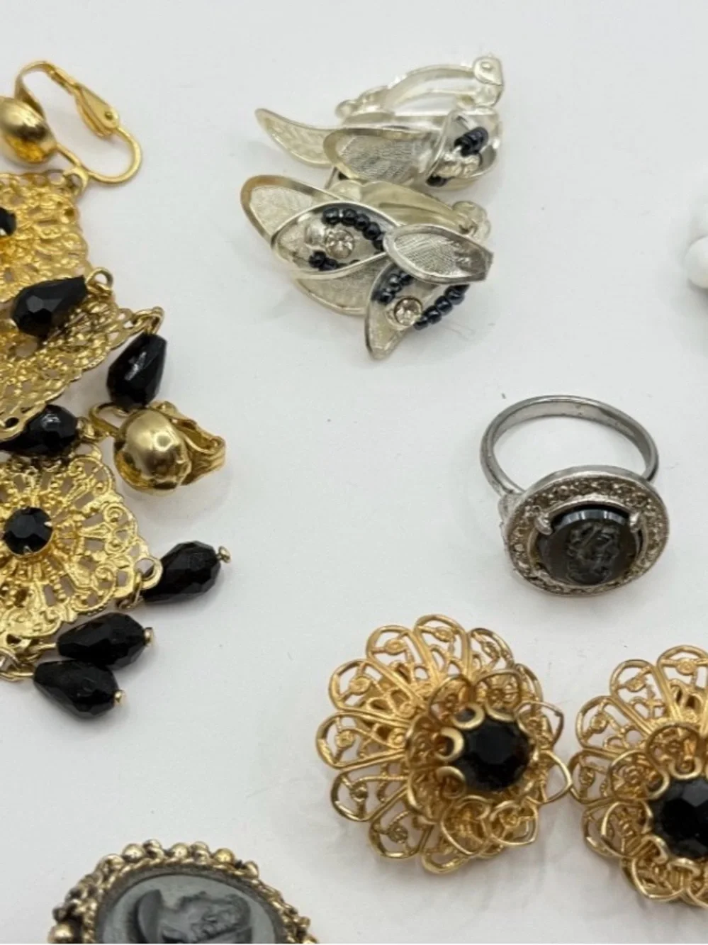 Vintage Black Gold Jewelry Lot - Picture 7 of 10